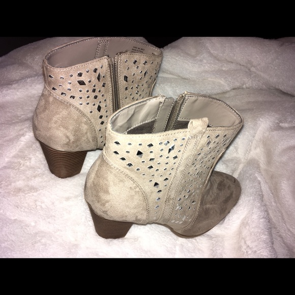 JLo booties. Tan w silver accents 3" heel - Picture 5 of 8